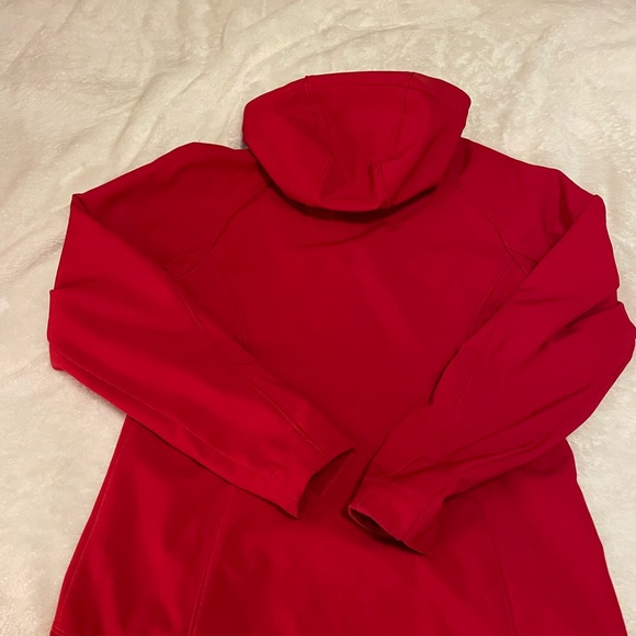 Title: Ladies Red Medium Jacket - Perfect for Fall & Spring - Picture 3 of 4